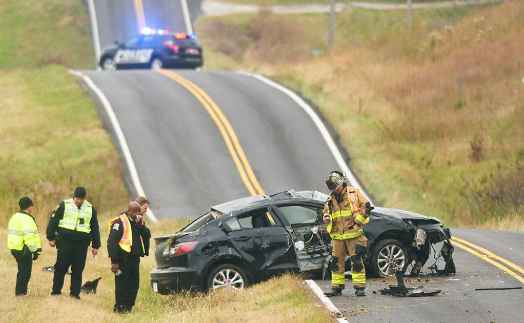 UPDATE Two people ejected from car during crash on Interstate 70