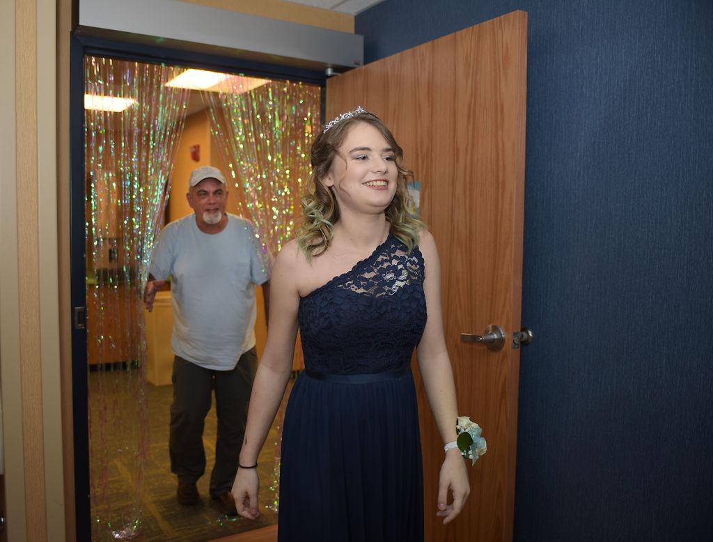 After eight weeks in the hospital, a teenage girl gets her prom | Local |  columbiamissourian.com