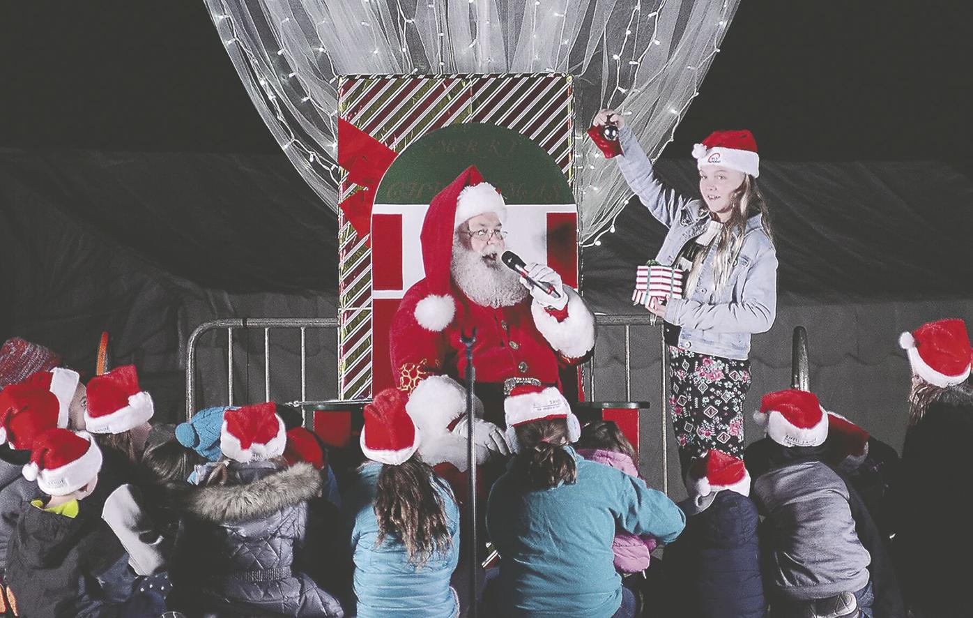 Christmas In The Sky 2022 Longview Lake Christmas In The Sky' Brings Families A Night Of Holiday Cheer | Kansas  City | Columbiamissourian.com