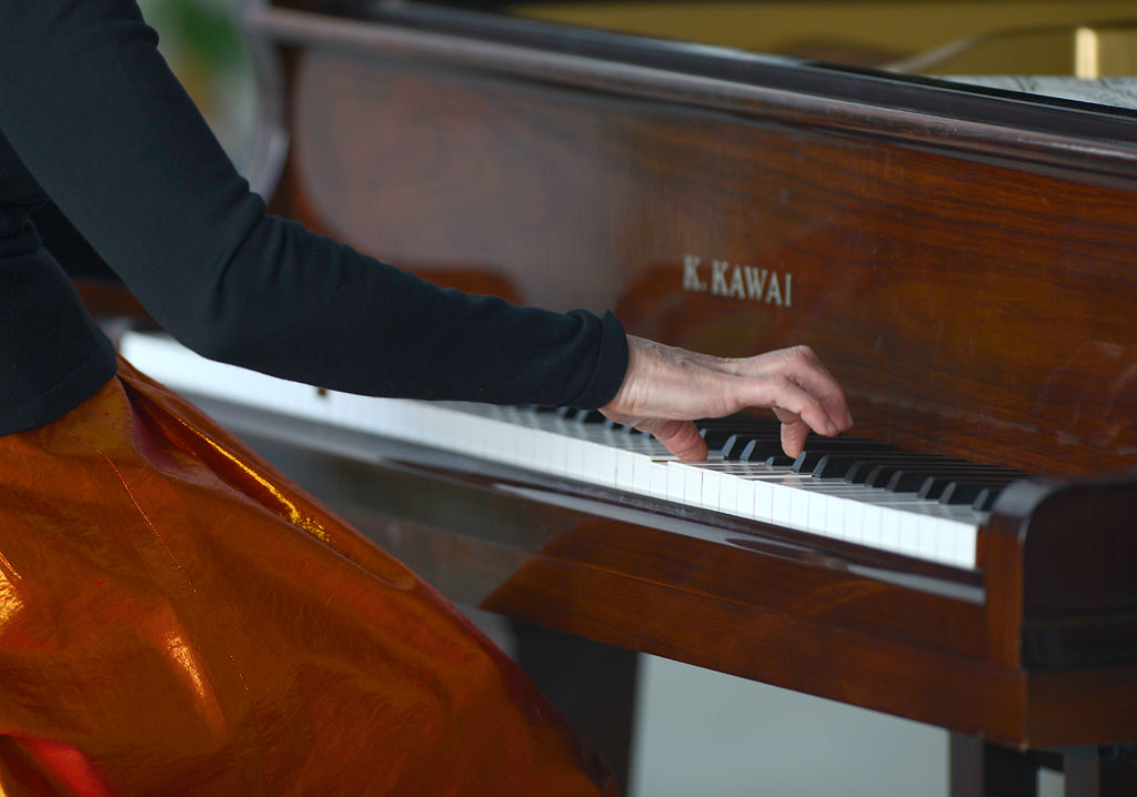 Russian pianist brings music to Columbia neighborhood | Local