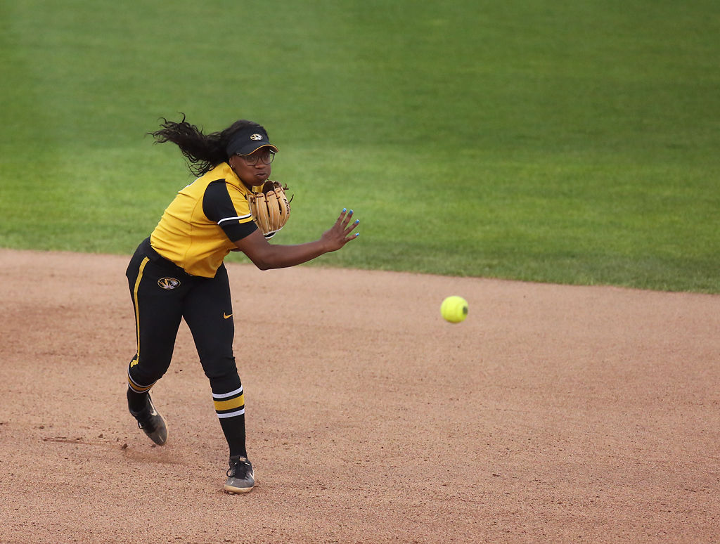 Missouri softball dominates UMKC in sixinning runrule victory