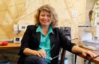 Stephens College professor opens Columbia's first sewing cafe ...