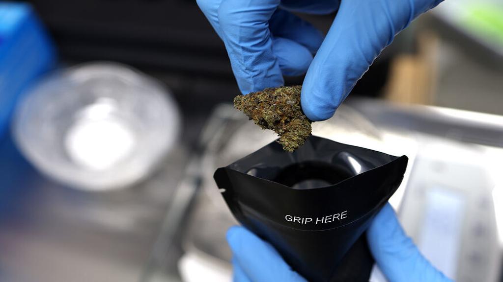 Green Releaf Dispensary Opens In Downtown Columbia Missouri Business Columbiamissourian Com