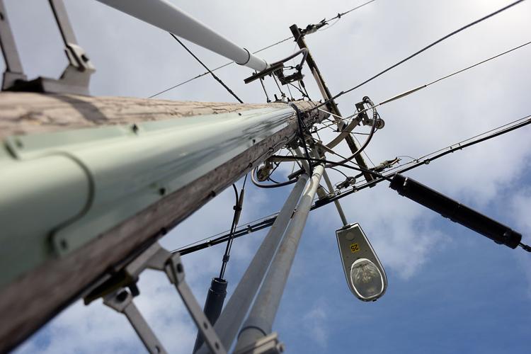 WFPD reportedly find man cutting wire from utility pole