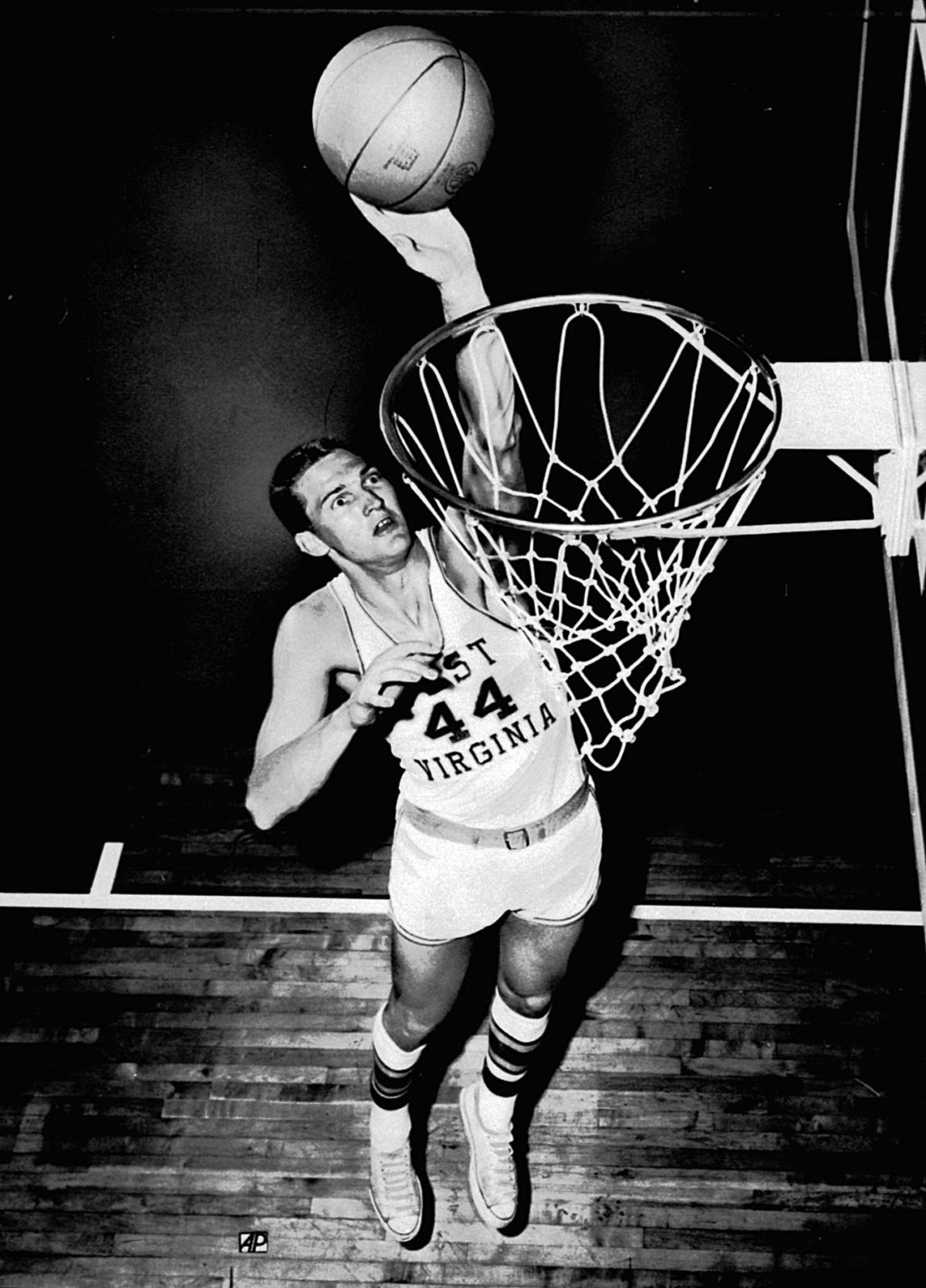 Jerry West Reluctantly Receives Another Honor Sports Columbiamissourian Com