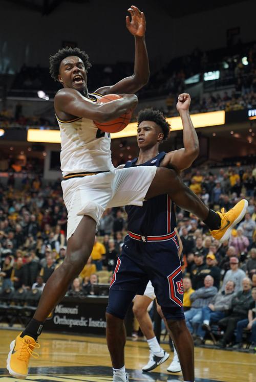 Missouri S Kobe Brown Makes A Rebound Photos