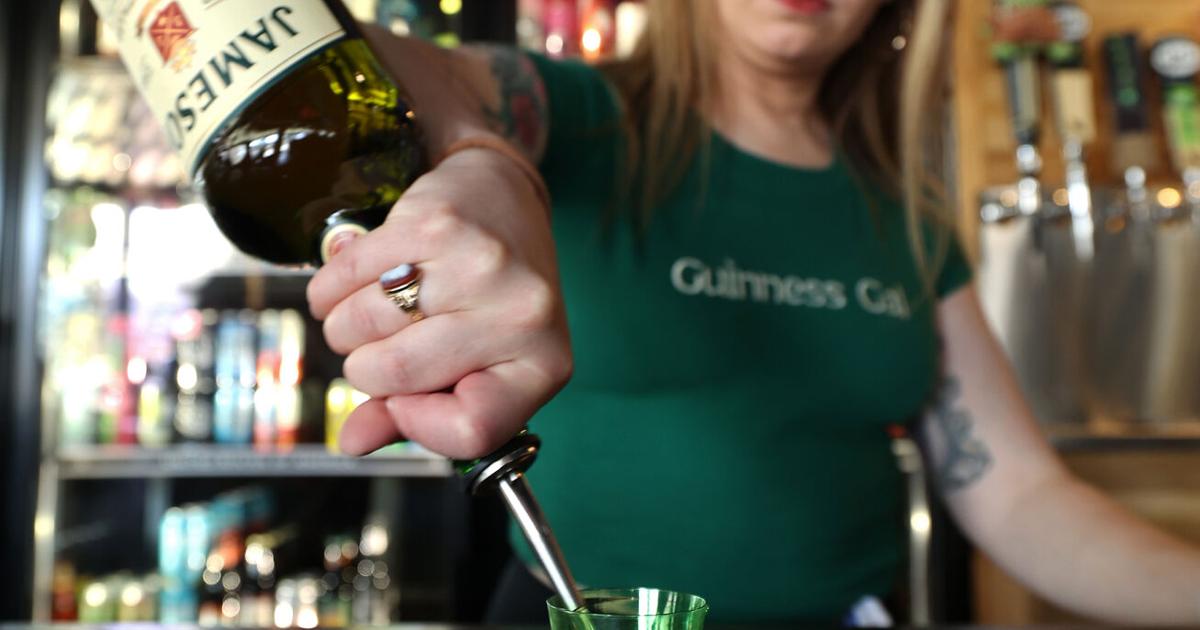 Amy Ricker pours a shot of Jameson | News | columbiamissourian.com