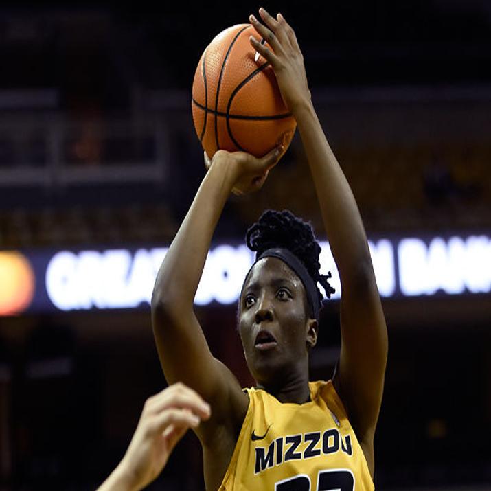 Smith S Career Night Leads No 19 Missouri To Win Over Kansas
