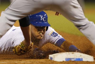 Ventura goes distance, but Royals fall to Rangers