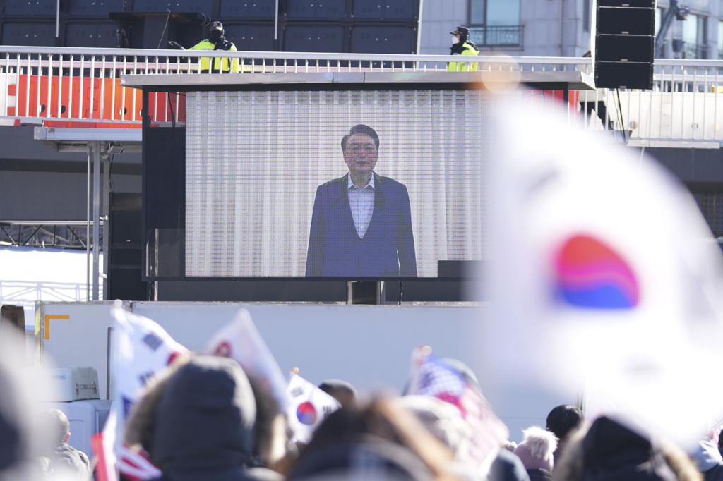South Korean authorities take impeached President Yoon to detention center  after questioning | Nation & World News | columbiamissourian.com