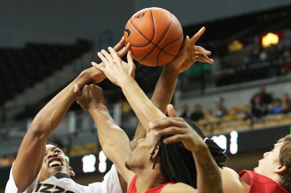 Missouri Men S Basketball Team Thrashes Umsl After Slow Start