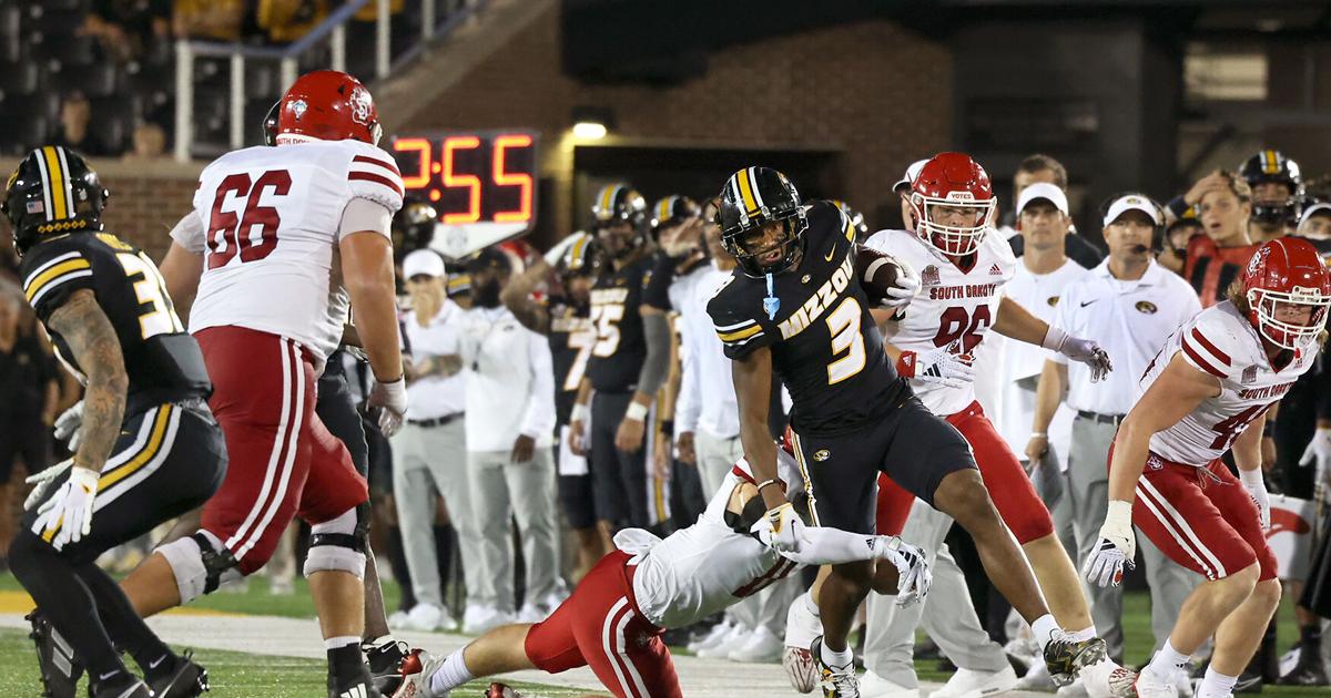 Luther Burden III runs the ball up the sideline Mizzou Football