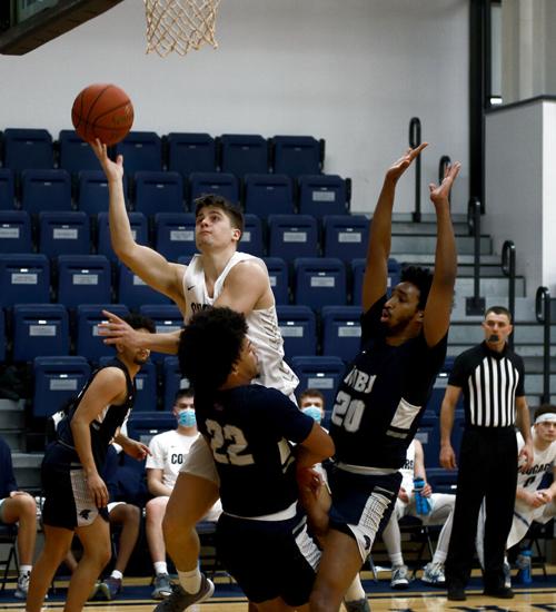 Columbia College S Jorge Bueno Attempts A Layup Sports Columbiamissourian Com