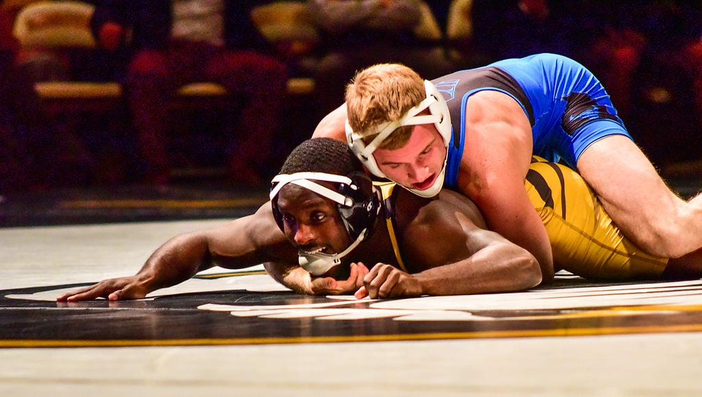 Missouri wrestling breezes by Buffalo to stay undefeated Mizzou Sports columbiamissourian