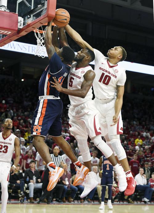 Sec Basketball Roundup Gafford Scores 21 To Lead Arkansas Past No