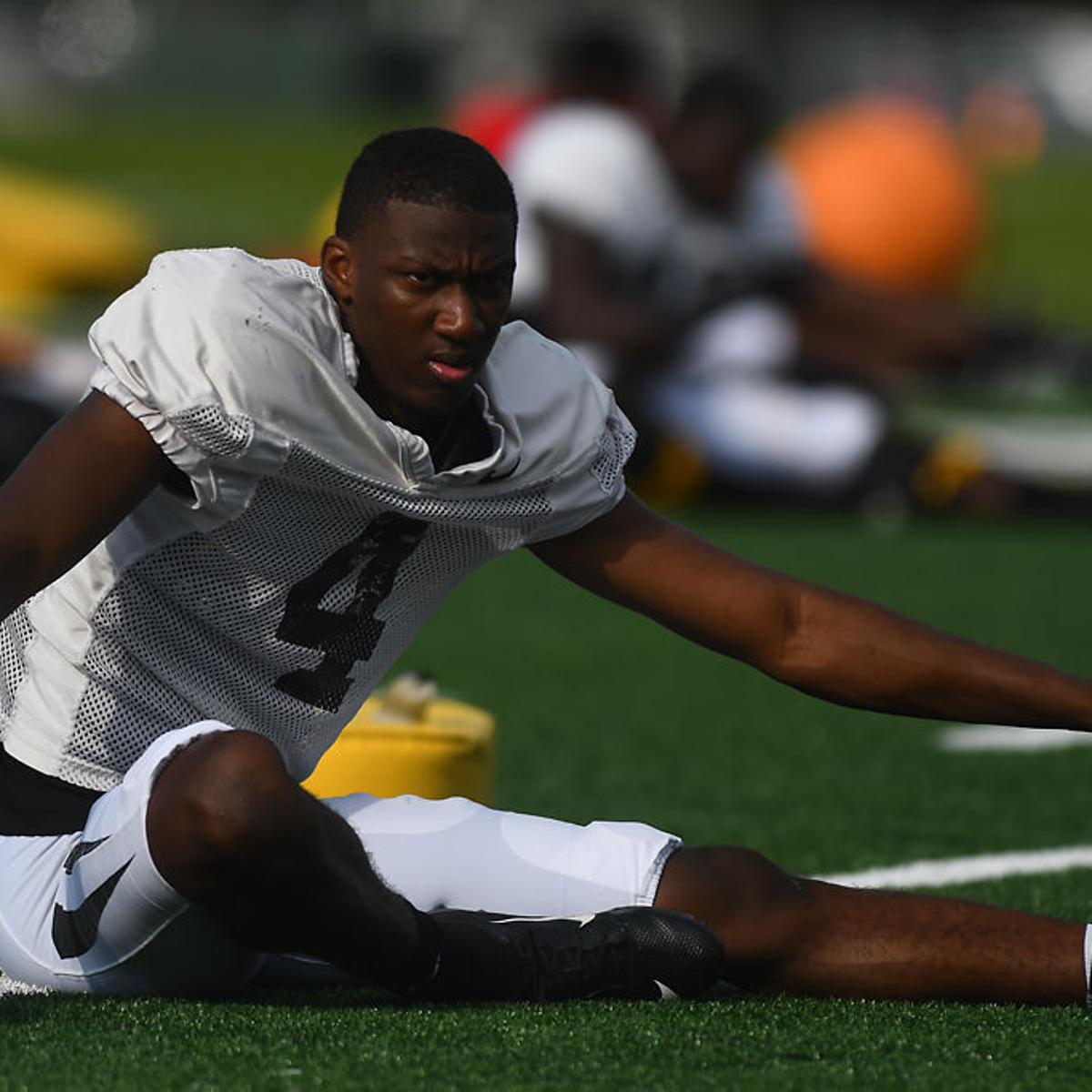 Missouri S True Freshmen Enjoy First Exposure To College Football