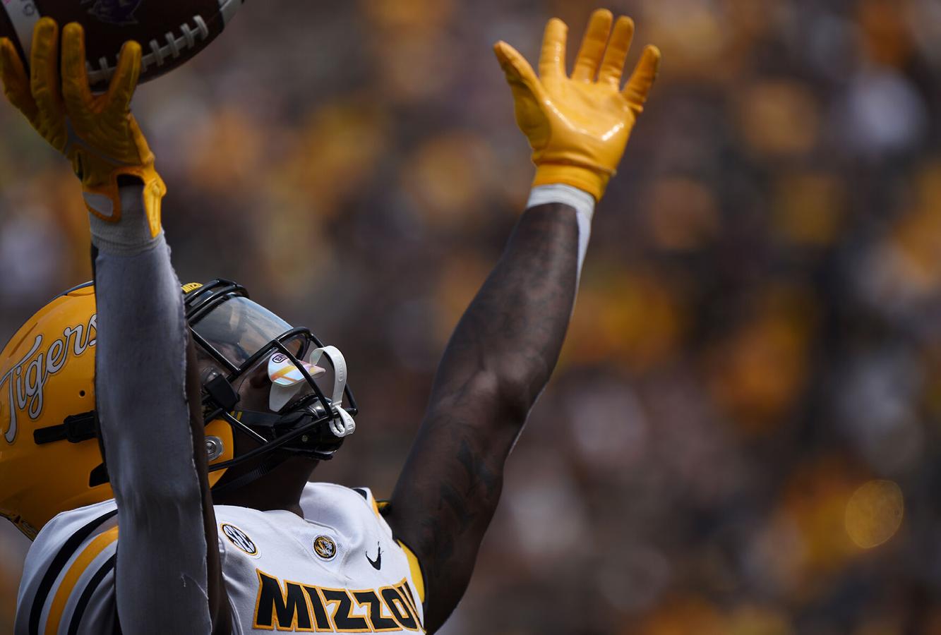 Ennis Rakestraw Jr. holds the football in the air (copy) (copy