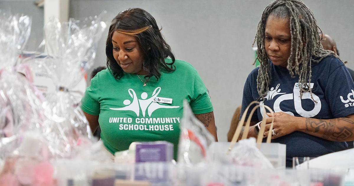 Roshelle Watson and Tawana Minor look at a bakery business Roshelle Watson and Tawana Minor look at a bakery business