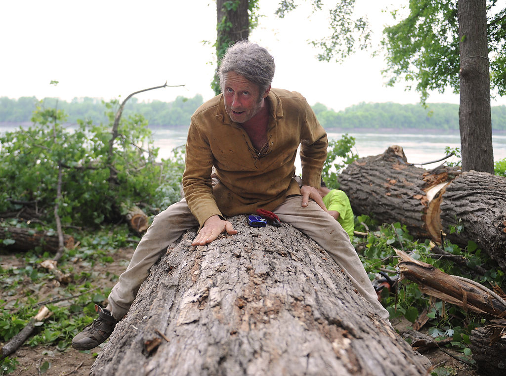 How to make a dugout canoe with a chainsaw