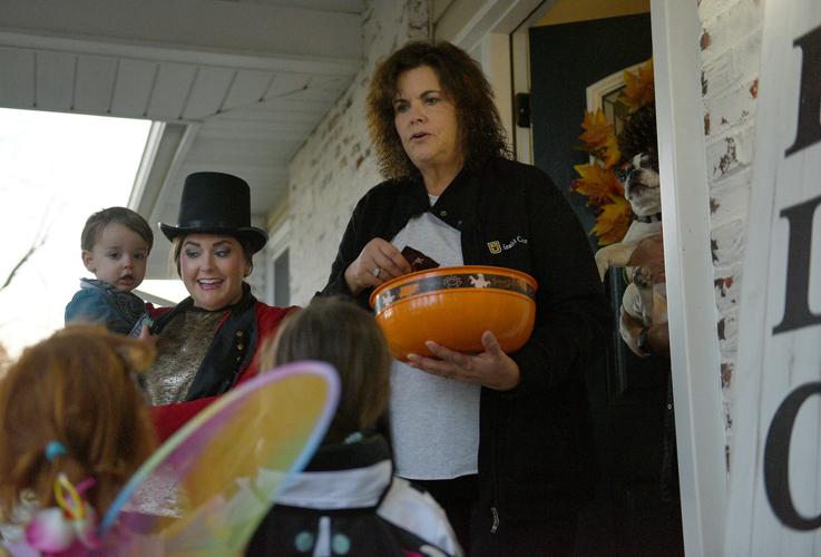 What time does trick or treating start in Columbia, MO? Local