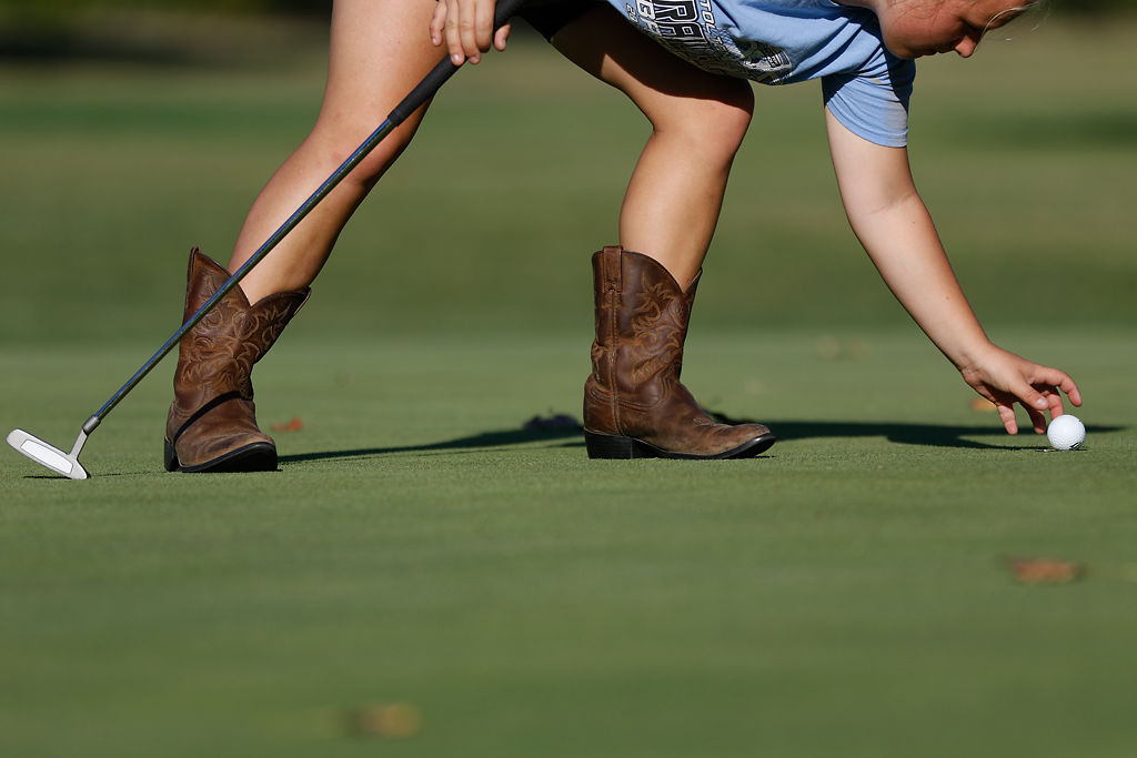 PHOTO GALLERY: Tolton girl's golf team practices at L.A. Nickell Golf Course  | Photos | columbiamissourian.com