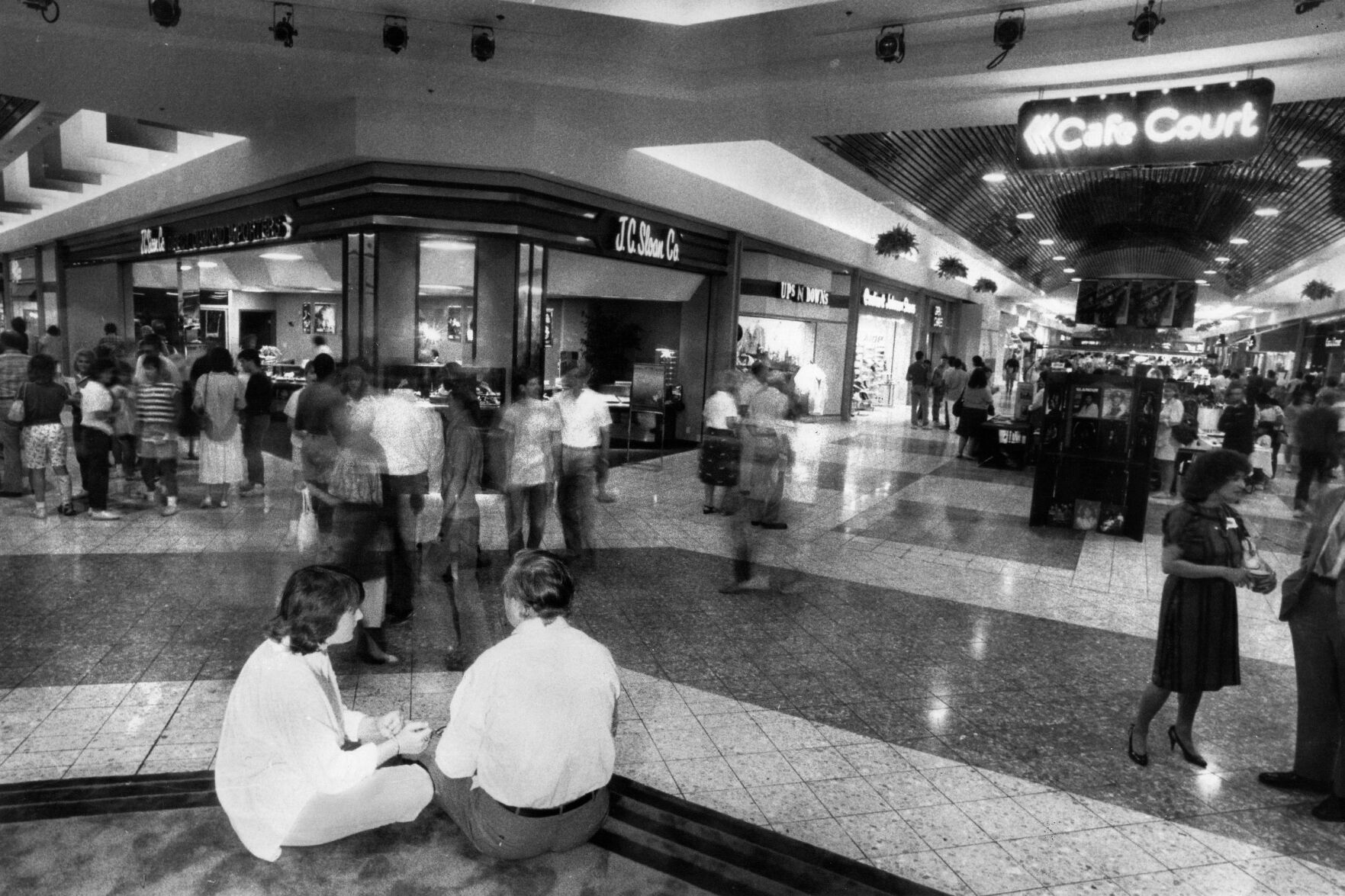 walking store columbia mall