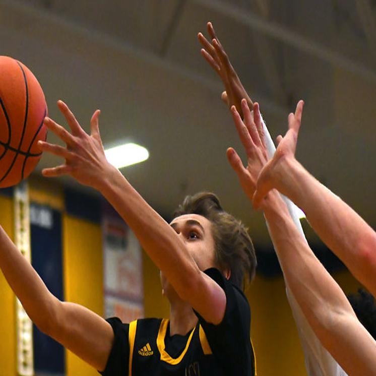 Hickman Boys Basketball Falls In First Round Of District