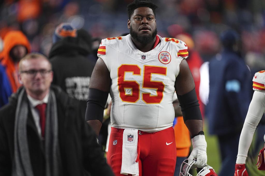Chiefs to use franchise tag on guard Smith | Pro Sports | columbiamissourian.com