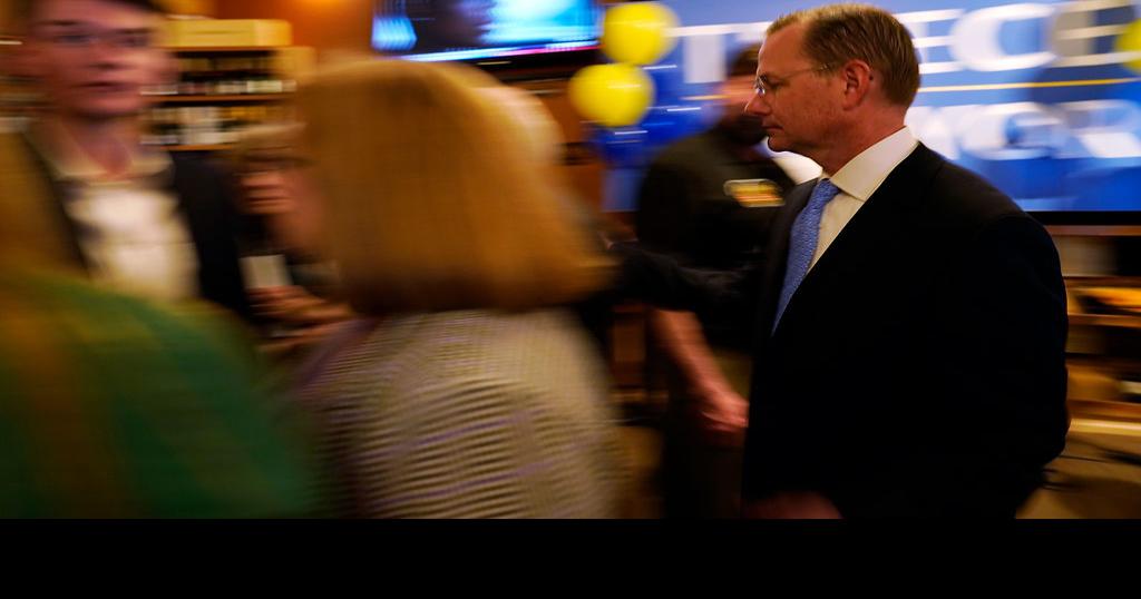 Brian Treece walks through a crowd of supporters | Photos ...