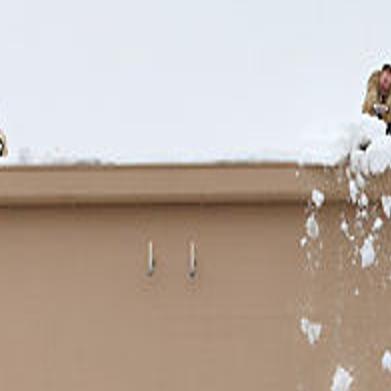 Heavy Snow On Roofs Forces Walmart Sam S Club To Temporarily