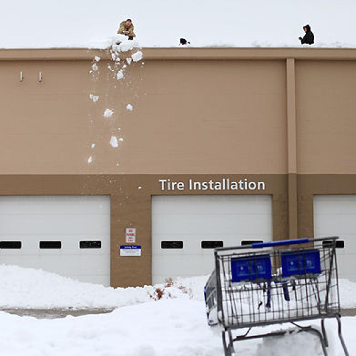 Heavy Snow On Roofs Forces Walmart Sam S Club To Temporarily