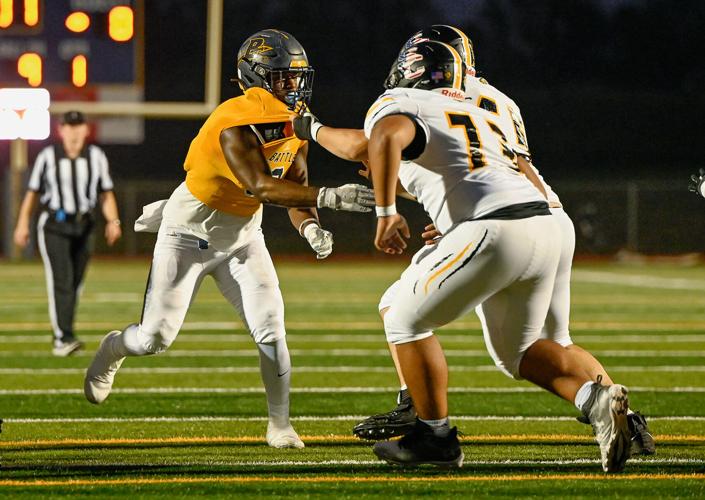 Battle football loses in final seconds against SmithCotton Battle