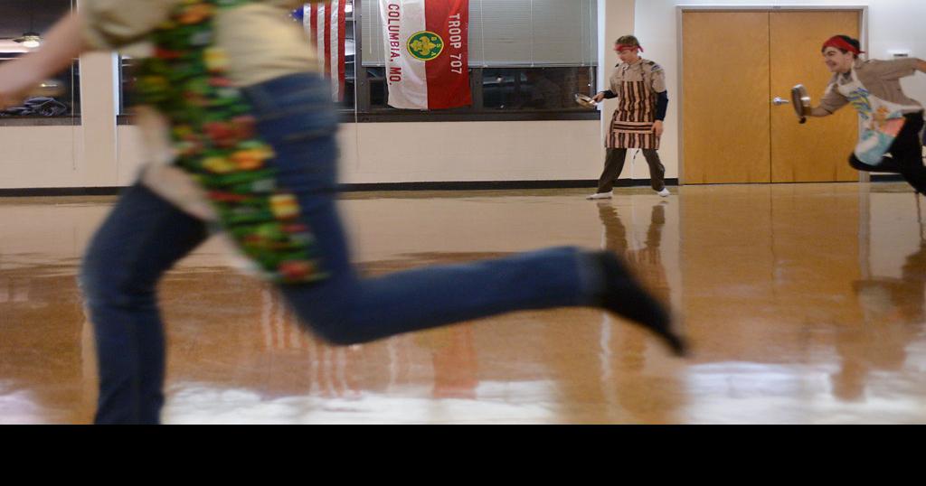 Boy scouts compete in a pancake flipping race Photos