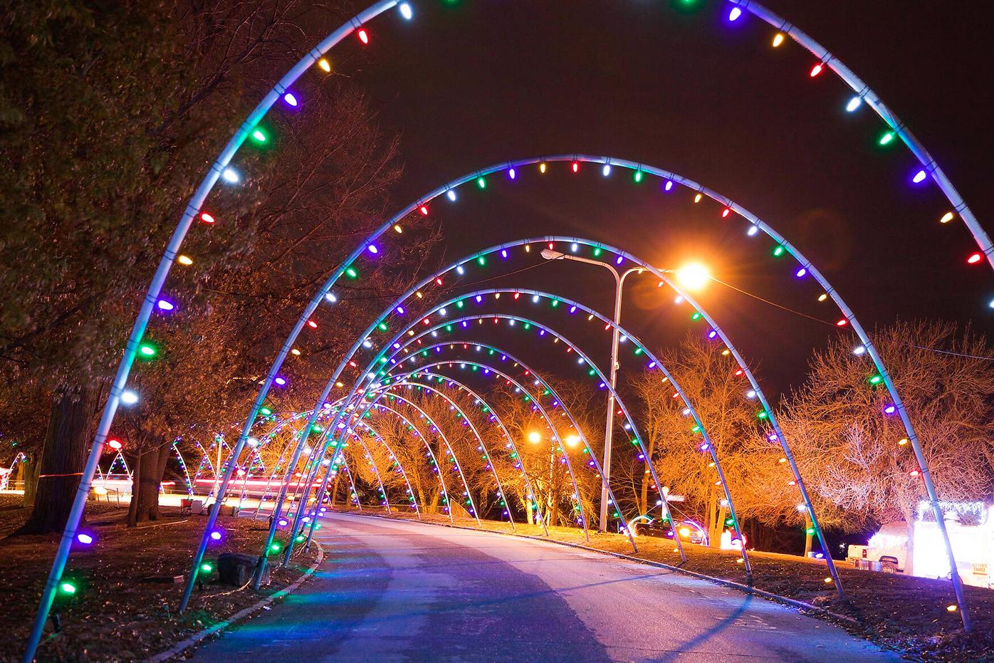 Krug Park St Joseph Mo Christmas Lights 2022 Krug Park In St. Joseph Transitions Into A Holiday Park With Displays |  Northwest Missouri | Columbiamissourian.com
