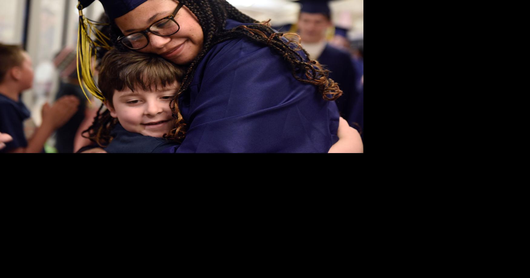 Elementary schoolers celebrate Battle High School seniors | K-12 ...