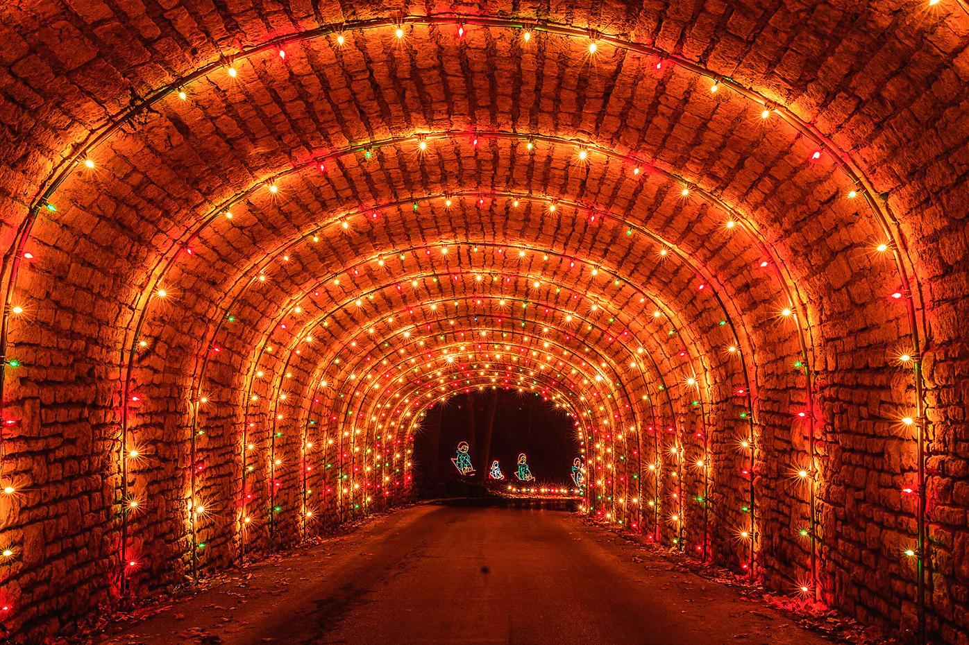 Krug Park St Joseph Mo Christmas Lights 2022 Krug Park In St. Joseph Transitions Into A Holiday Park With Displays |  Northwest Missouri | Columbiamissourian.com