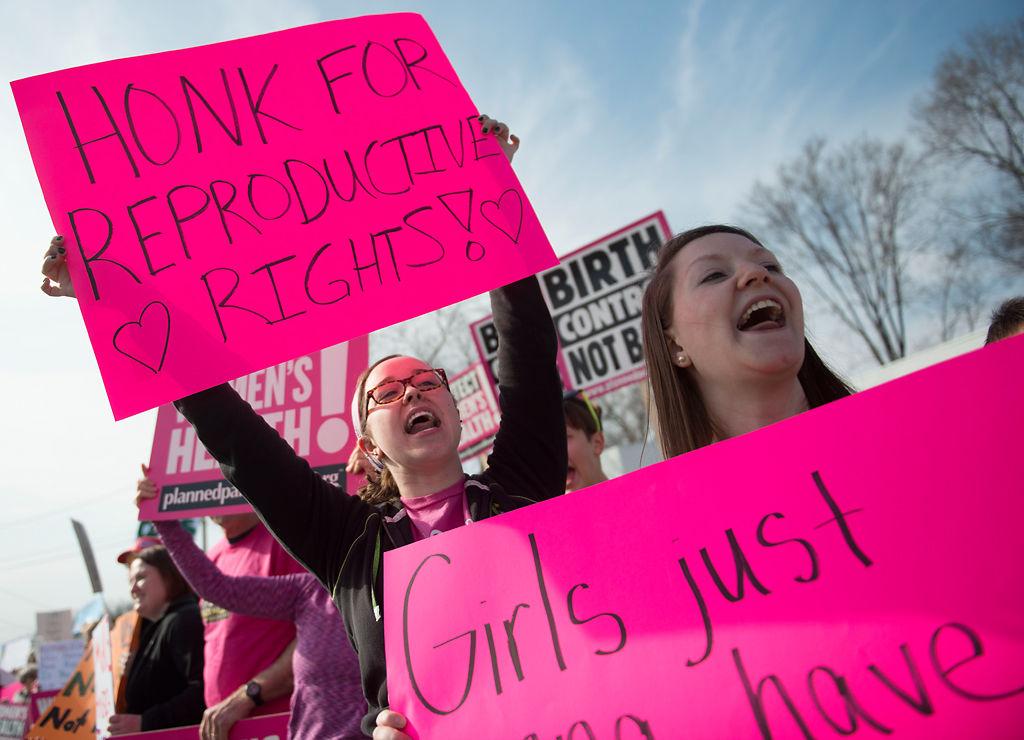 As Abortion Access Declines Women Turn To The Internet Local Columbiamissourian Com