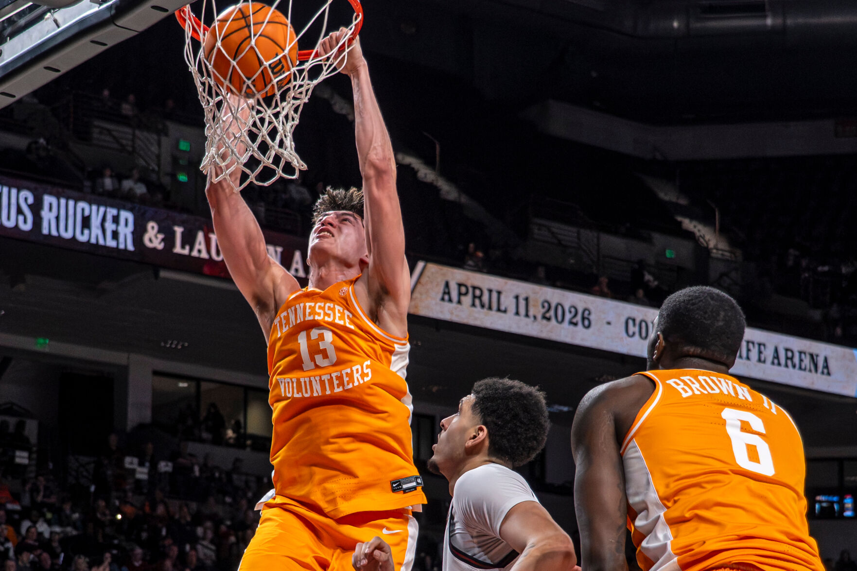 tennessee basketball pregame dunk