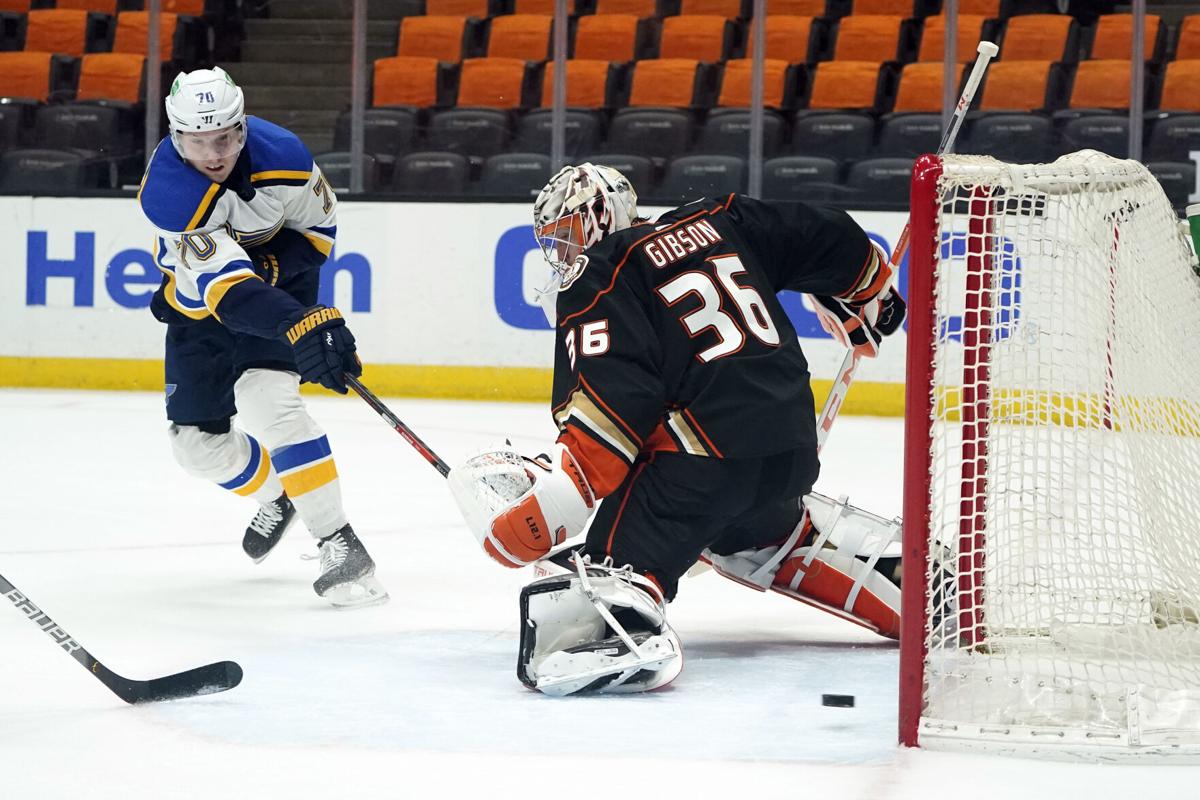 Power Play Sends Blues To 3 2 Win Over Skidding Ducks Pro Sports Columbiamissourian Com