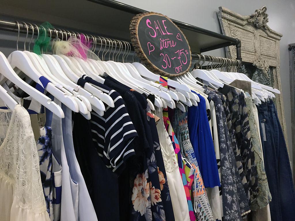 Small Business Saturday Draws Shoppers To Locally Owned Stores Local Columbiamissourian Com