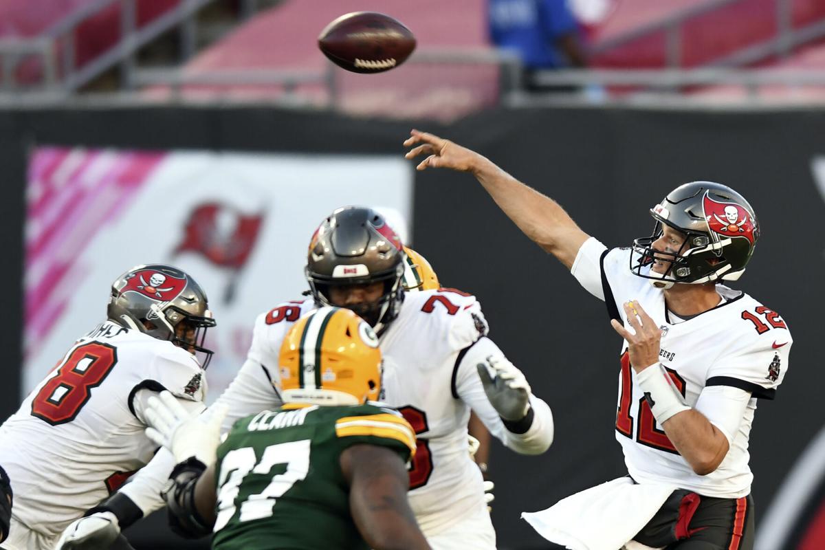 Brady Outplays Rodgers Buccaneers Rout Packers 38 10 Pro Sports Columbiamissourian Com