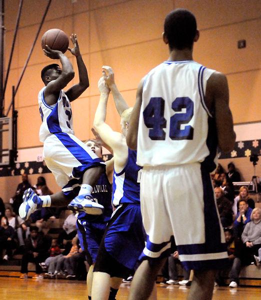 Frederick Douglass Boys Basketball Defeats Russellville By One