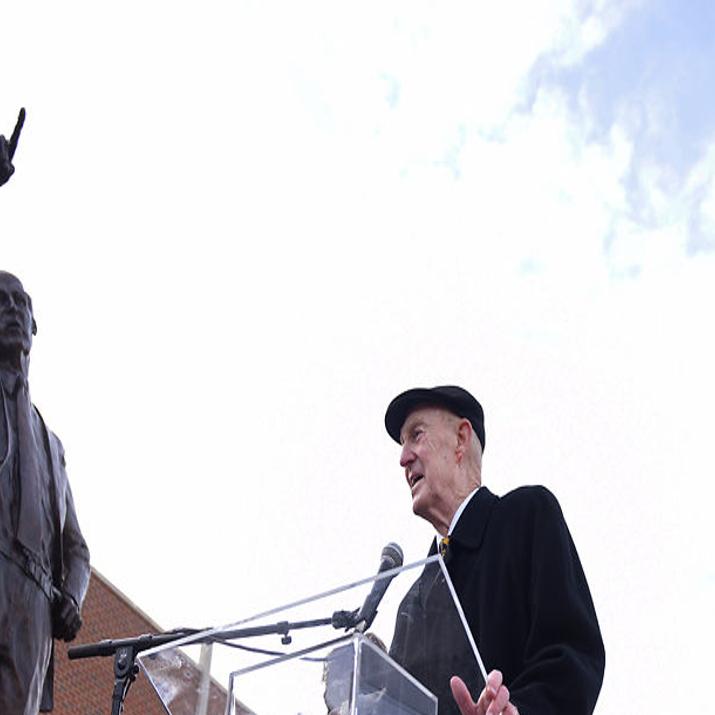 Norm Stewart Is Missouri Basketball Iconic Coach S Statue