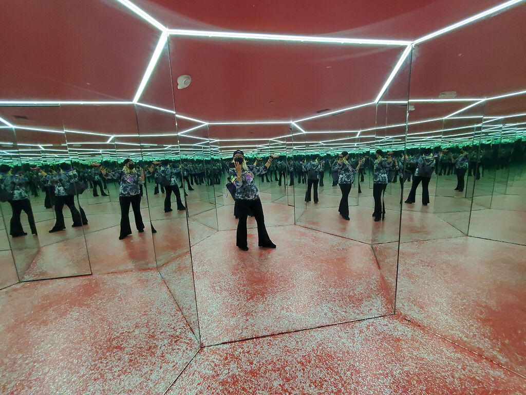 Brain tricks at the Museum of Illusions show how vision and