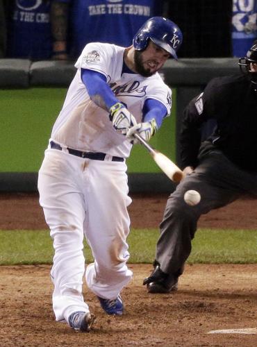 Moustakas' RBI single in 10th sends KC over Chisox, Royals