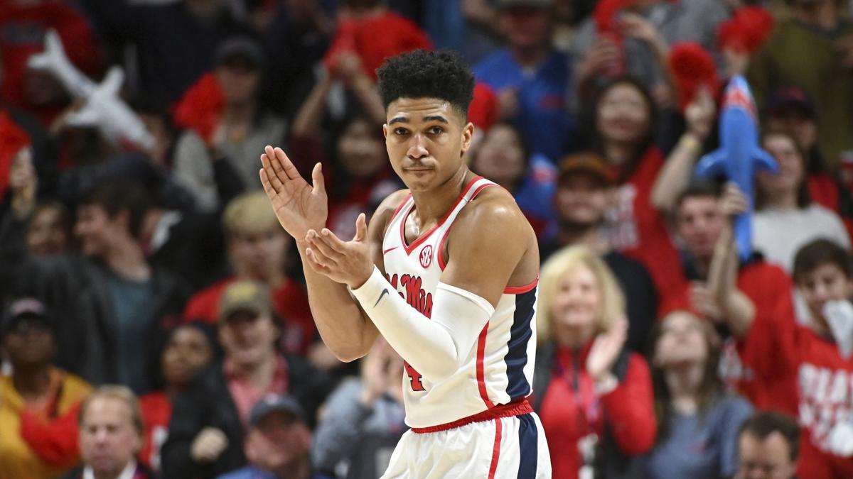 Ole Miss Tyree Missouri S Pinson Square Off In Game Of Sizzling