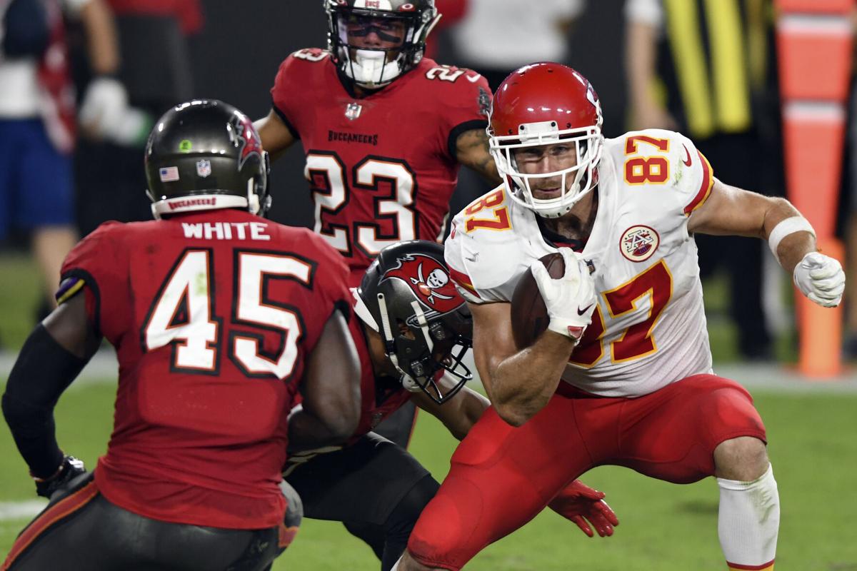 Mahomes Hill Have Huge Day Chiefs Hold Off Bucs 27 24 Pro Sports Columbiamissourian Com