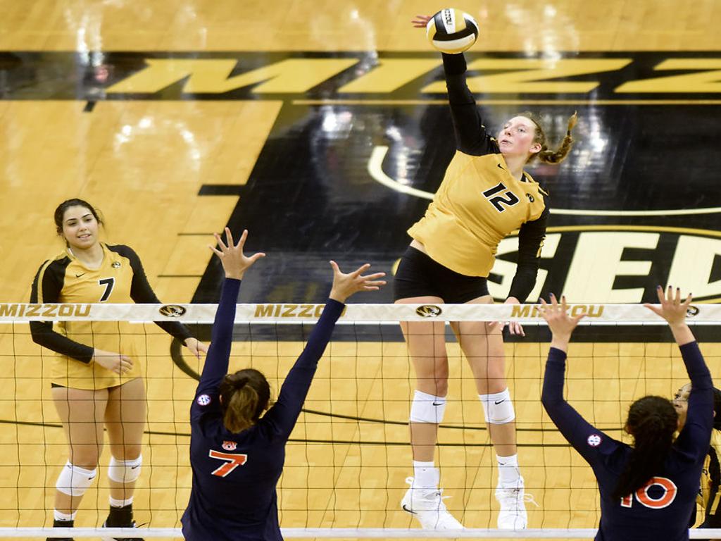Photo Gallery Missouri Volleyball Defeats Auburn In Four Sets Photos Columbiamissourian Com