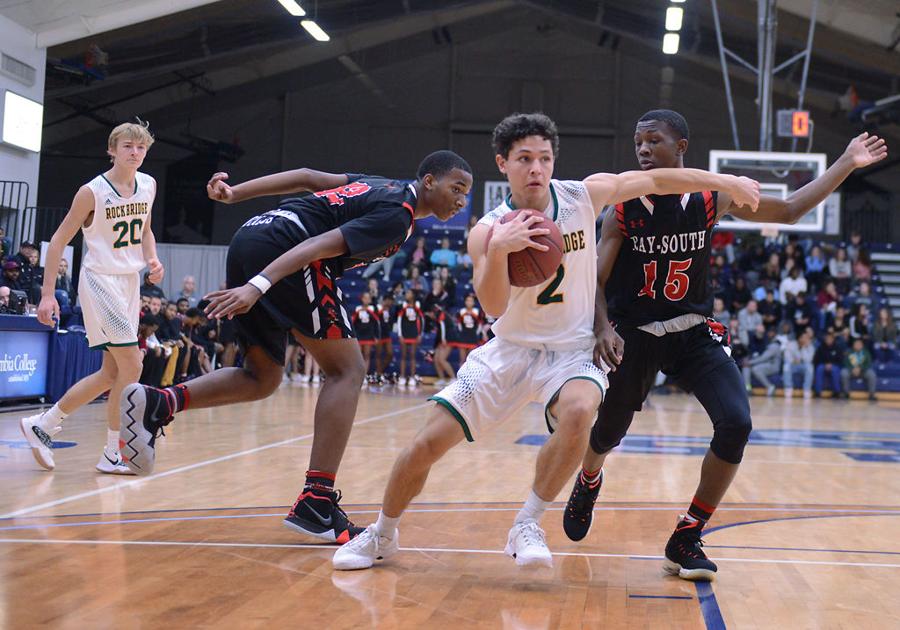 Rock Bridge S Evan Bentinganan 2 Moves Around Raytown South S