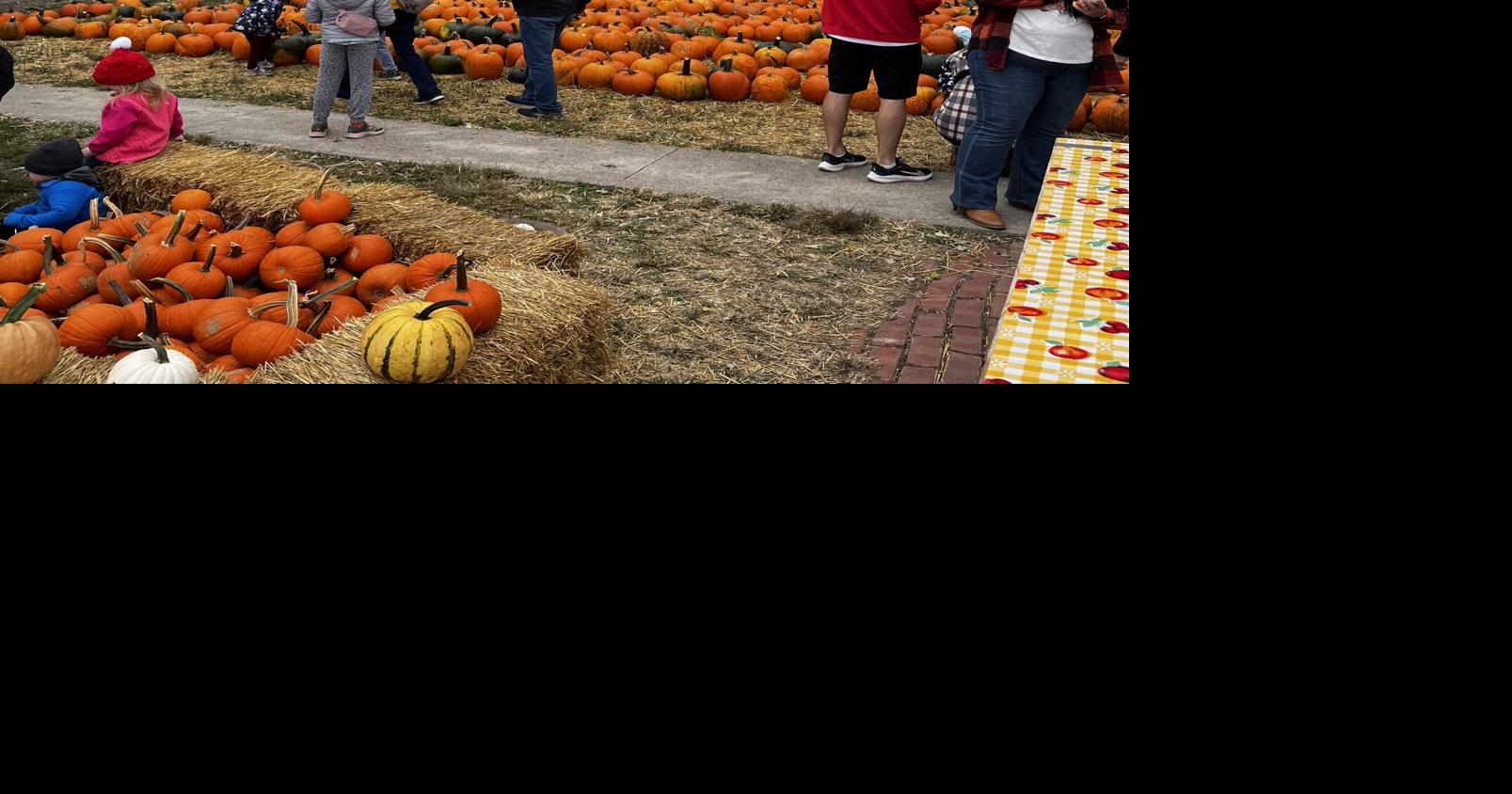 New shuttle adds greater accessibility to Hartsburg Pumpkin Festival